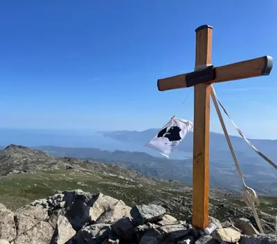a wooden cross on top of a mountain at CasaKia in Pietralba