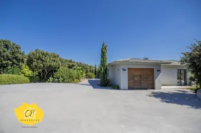 a driveway in front of a house with a garage at Villa d’exception 4 chambres, piscine, vue mer in Porto-Vecchio