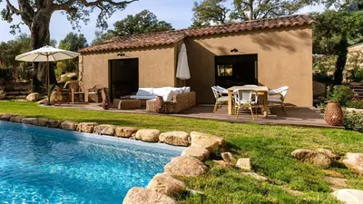 a house with a patio and a swimming pool at Domaine de Gialla Bergerie Quercia, 2 pers, piscine chauffée, 10 mn plage in Arraggio