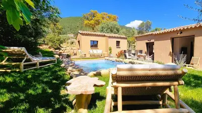 a backyard with a swimming pool and a house at Domaine de Gialla Bergerie Figa, 4 pers, piscine chauffée, 10 mn plage in Arraggio