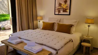 a large bed in a room with a window at Domaine de Gialla Bergerie Figa, 4 pers, piscine chauffée, 10 mn plage in Arraggio