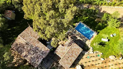 an overhead view of a house with a swimming pool at Domaine de Gialla Bergerie Quercia, 4 pers, piscine chauffée, 10 mn plage in Arraggio