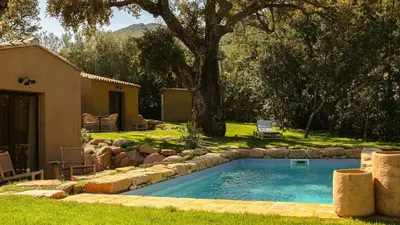 a swimming pool in the yard of a house at Domaine de Gialla Bergerie Quercia, 4 pers, piscine chauffée, 10 mn plage in Arraggio