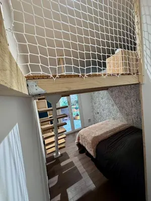 a loft bed in a room with a bedutenewayewayangering at Maisonette les pieds dans l'eau in Pietrosella