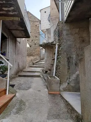 an alley with stairs leading to an old building at 10 min de Cortè, 5 couchages, in Venaco