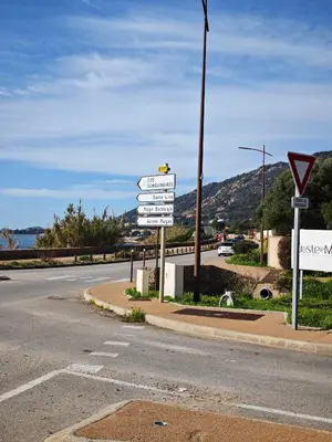 a street sign on the side of a road at Studio vue mer Sanguinaires 3 minutes des plages in Ajaccio