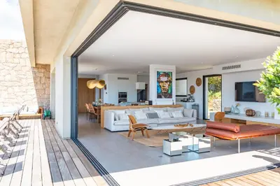 a living room with a couch and a table at Villa U Pinu Di Pinarellu in Pinarellu