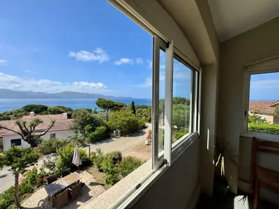 a window in a house with a view of the ocean at Villa le Palmier 10 personnes piscine, vue mer, plage in Olmeto