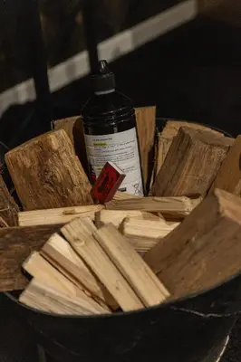 a bowl of wood and a bottle of oil at Hacienda d Amore in Oletta