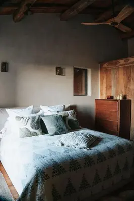 a bedroom with a large bed with white sheets and pillows at Demeure moresca in Pietrosella