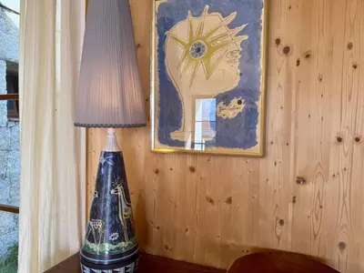 a lamp sitting on a table next to a picture at Villa d'architecte à Abbartello, vue mer et accès plage in Olmeto