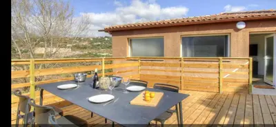 a table on the deck of a house at 2Calm in Viggianello