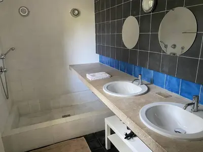 a bathroom with two sinks and a shower at meiji in Pinarellu