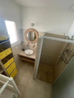 a small bedroom with a bed and a crib at Mini villa sur Santa Giulia in Porto-Vecchio