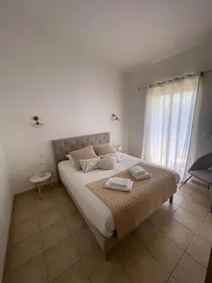 a living room with a couch and a flat screen tv at Mini villa sur Santa Giulia in Porto-Vecchio