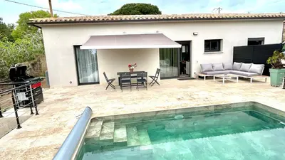 a house with a swimming pool in front of a house at havre de paix à Pianottoli proche des plages in Pianottoli-Caldarello