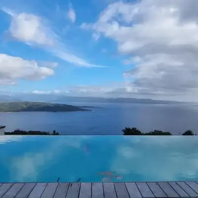 Villa de standing piscine chauffée vue mer Corse du sud