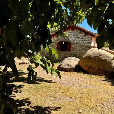 Authentique Casellu en pierre à Porticcio avec vue sur la mer