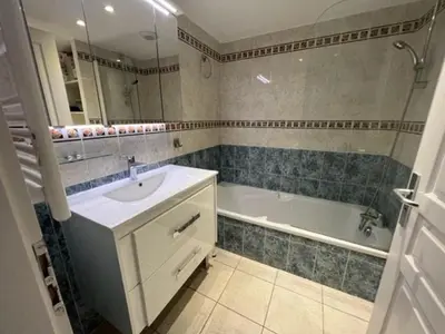 a bathroom with a sink and a bath tub at Ajaccio appartement vue mer in Ajaccio