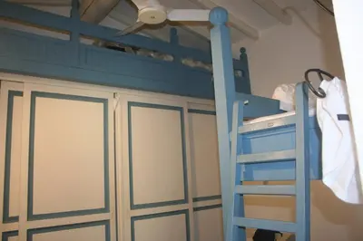 a bedroom with a bunk bed and a ladder at Casetta indipendente con vista a Santa Giulia in Porto-Vecchio