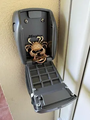 an open suitcase with a gold chain in it at Appartement T2 vue mer, piscine Linguizzetta Bravone in Linguizzetta