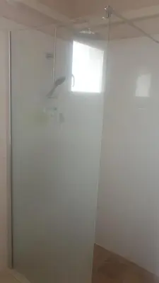 a bathroom with a sink and a mirror at Villa Lina 6 pers plages et rivières in Prunelli-di-Fiumorbo