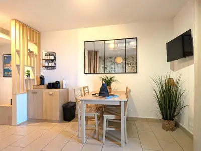 a dining room with a table and chairs at Appartement cosy Vue Mer et Montagne in Sari Solenzara