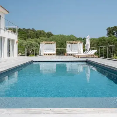 Villa avec piscine et vue mer à 230m de la plage