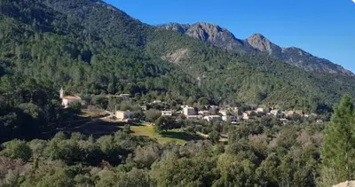 a small town in the middle of a mountain at Appartement Saltare Rivière & maquis in Manso
