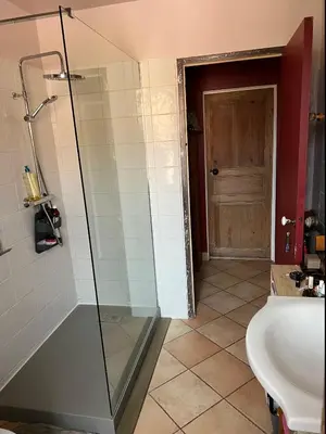 a bathroom with a glass shower and a sink at Maison de village 3 chambres 2 SDB avec terrasse & jardin - Proche St Florent in Pieve