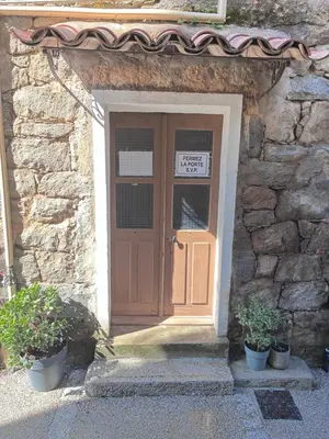 a building with a stone staircase in front of a building at Appartement Sainte Lucie de Tallano,2 personnes au centre du village in Santa-Lucia-di-Tallano