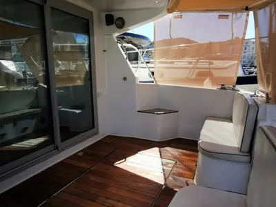 a view of the inside of a boat at appartement flottant in Ajaccio