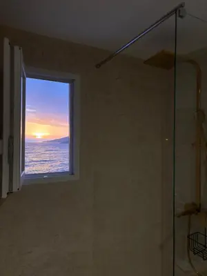 a window in a bathroom with a view of the ocean at Appartement 2 personnes les pieds dans l'eau in Vico