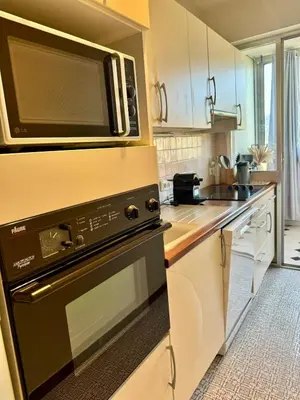 a kitchen with a microwave and a stove top oven at Studio cosy au cœur de Propriano in Propriano