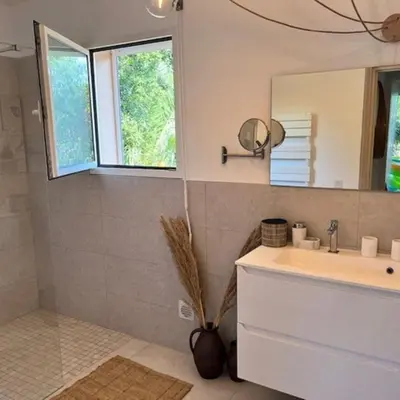 a bathroom with a sink and a mirror at Villa Fiori Porto Vecchio avec piscine privée in Porto-Vecchio