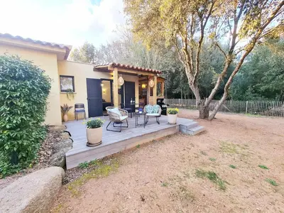 a house with a porch with a table and chairs at Studio à Bonifacio in Bonifacio