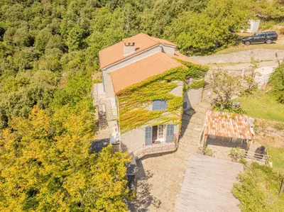 an overhead view of a house with grass on it at Sud-corse bavella location montagne et mer in Sorbollano