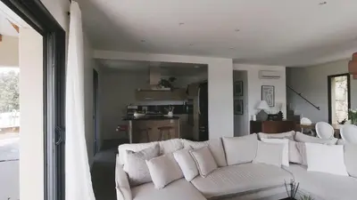 a living room with a white couch with pillows at Villa pour 8 avec piscine in Compoli