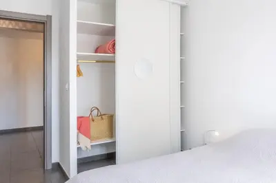 a white bedroom with a bed and a closet at Casa Verde in San-Nicolao