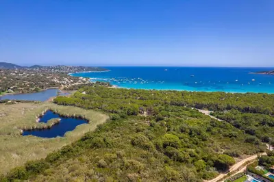an aerial view of the shoreline of a lake at VILLA VITRICCIA - VILLA DE REVE, PISCINE et PLAGE à 7MN A PIED ! in Zonza