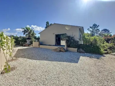 a small white house with a gravel driveway at Villa Macchia di Cervi in San-Gavino-di-Carbini