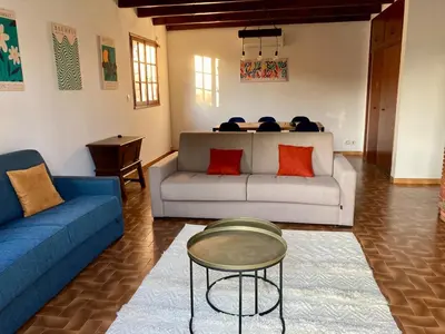 a living room with a couch and a table at Villa de bord de plage in Pinarellu
