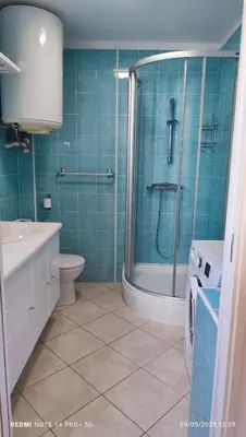 a bathroom with a shower and a toilet and a sink at F2 tout confort, les pieds dans l'eau, PORTICCIO in Grosseto-Prugna