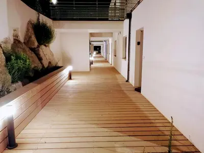 a corridor of an office building with a long hallway at Porticcio grand appartement 3 pièces, 5 minutes de la plage in Porticcio
