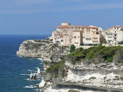 a group of buildings on a cliff near the ocean at APPARTEMENT T3 65 m2 CENTRE VILLE in Porto-Vecchio