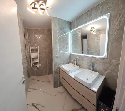 a bathroom with a sink and a mirror at Chez Vicky, superbe appartement avec parking privé piscine et vue exceptionnelle in Ajaccio