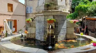 a water fountain in the middle of a city at Charmant Type 2 hyper centre in Corte