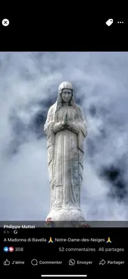 a statue of a woman with her arms crossed at Appartement 2 chambres 2 salles de bains haute ville in Porto-Vecchio