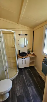 a small bathroom with a toilet and a mirror at Grande Chambre tout confort 4 in Bonifacio