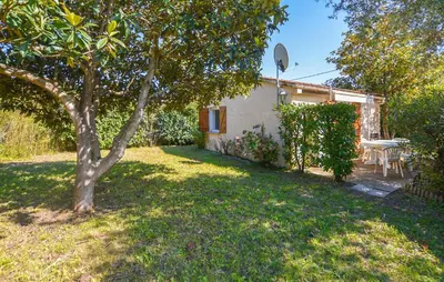 a small house with a tree in the yard at Villa Piscine Privée in Moriani Plage